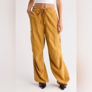 NWT MOTHER The Munchie Nerdy Cargo Pants Mustard Yellow Size 25